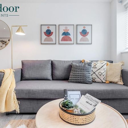 Milton Keynes Apartments, Sleeps Up To 5, Free Parking, Free Wifi & Movies, 7 Mins Drive To Milton Keynes Central Station For Direct Trains To London & The North Eksteriør billede