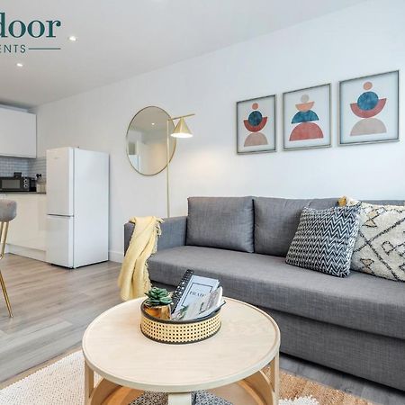Milton Keynes Apartments, Sleeps Up To 5, Free Parking, Free Wifi & Movies, 7 Mins Drive To Milton Keynes Central Station For Direct Trains To London & The North Eksteriør billede